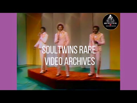 Look at Me (I'm in Love) by The Moments