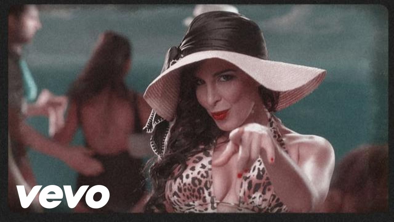 Mama Mia by Mayra Verónica